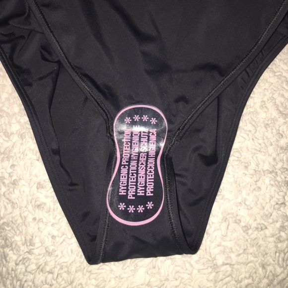 Versace - Picture 9 of 14